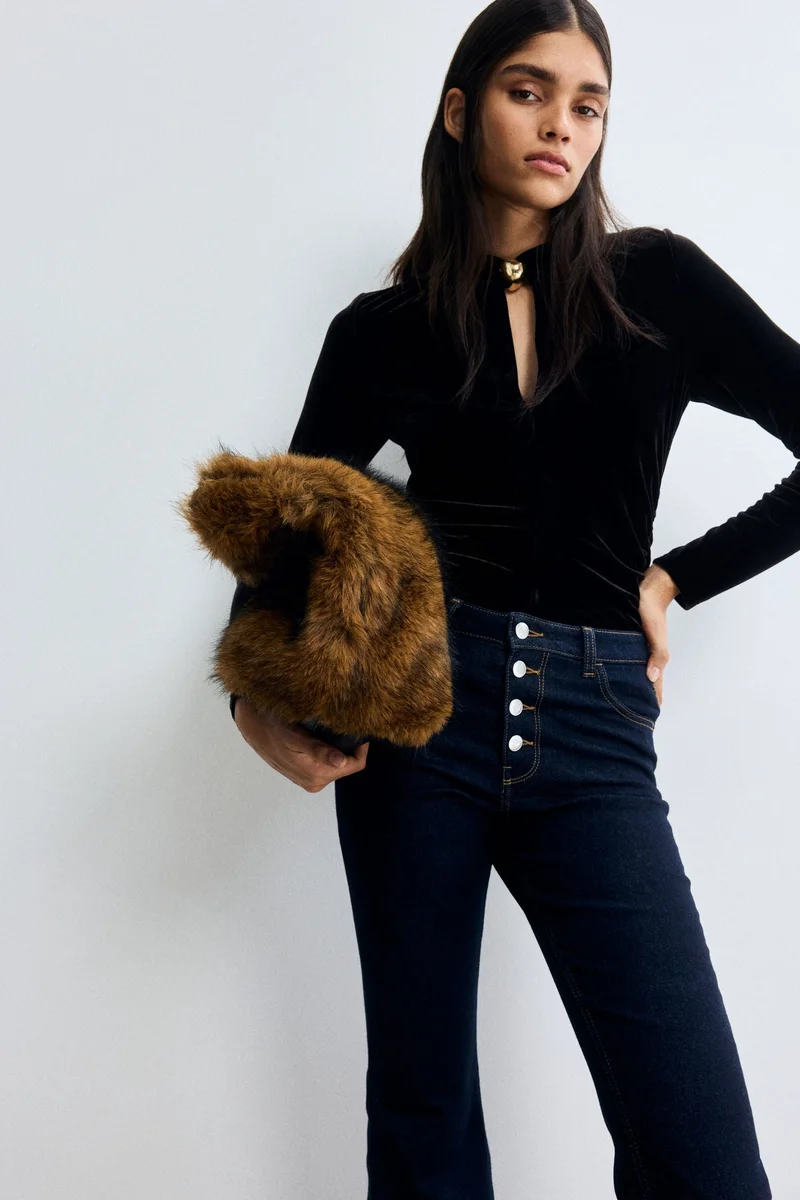 اتش اند ام جينز بقصة حافة واسعة وخصر عالي